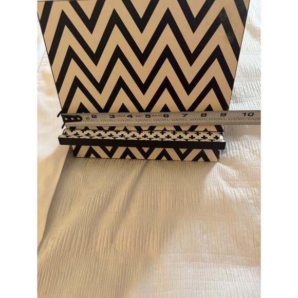 Decorative Stand Chevron Black White Stand Home Decor Chic Classy Display - Picture 3 of 6